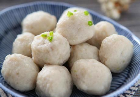 湖北鱼丸美食制作教程，鱼丸子的做法视频分享