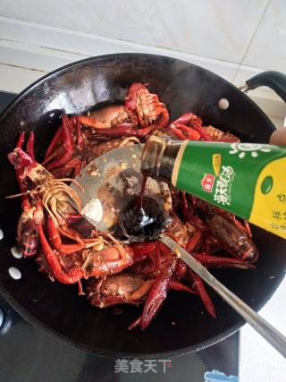 湖北潜江油焖大虾，美食推荐与独家配料揭秘