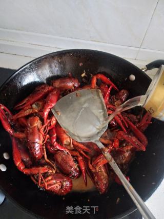 湖北潜江油焖大虾，美食推荐与独家配料揭秘