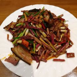 湖北美食炒腊肉视频,湖北美食炒腊肉视频播放