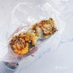 湖北美食特色，蛋皮糯米与蛋皮包糯米肉的诱人魅力