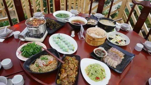 湖北美食掀起热潮，美食盛宴的视觉盛宴