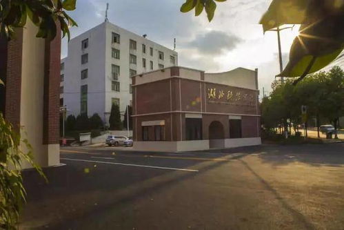 湖北科技学院与咸宁美食，探索湖北科技大学的位置与咸宁美食文化