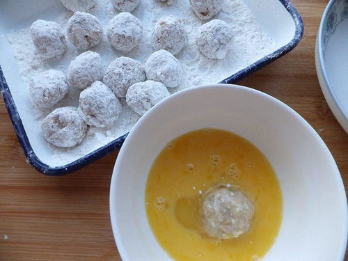 湖北美食丸子制作教程，丸子做法详解，湖北特产丸子探秘