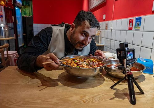 外国小哥湖北美食挑战，老外勇试地道湖北美食节目