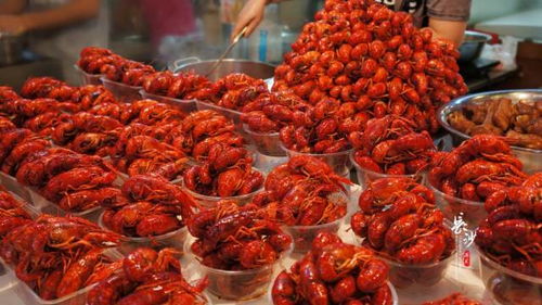 湖北美食探秘，武汉夫妻小龙虾名店之旅