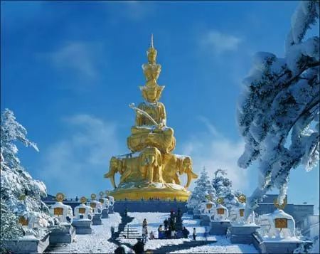 湖北出发峨眉山之旅攻略，武汉飞往峨眉山的便捷之旅