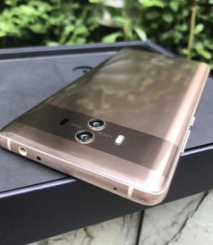 华为Mate 60抗摔性能解析，手机摔落是否影响性能？