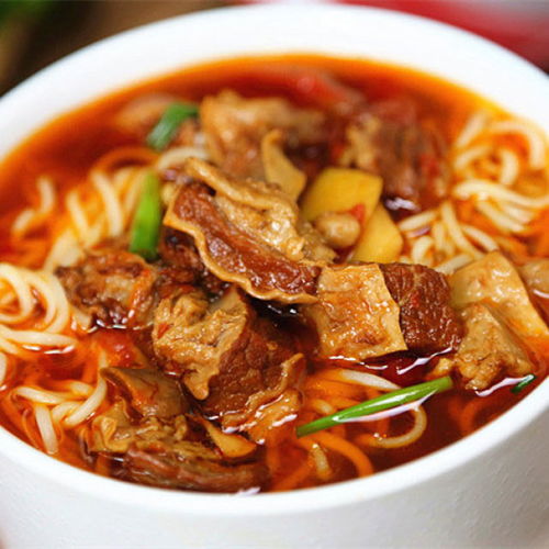 湖北美食牛肉面制作攻略，武汉风味牛肉面美味呈现