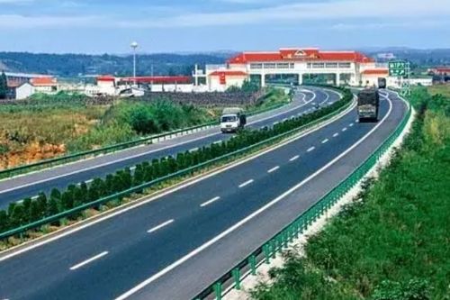 湖北旅游导游燕妮，湖北省的杰出导游之路