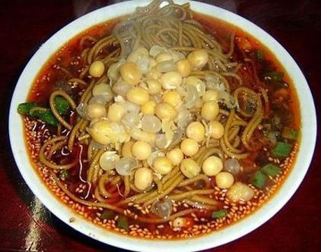 湖北红薯粉美食，传统小吃，品味独特风味！