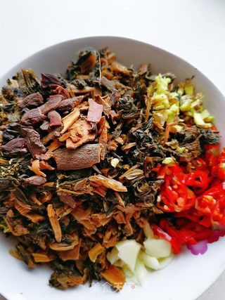 湖北美食与梅干菜，梅干菜的魅力与湖南风味对比