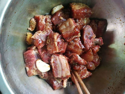 湖北美食小土豆烧排骨视频,小土豆烧排骨红烧排骨