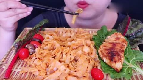 湖北美女吃什么美食好呢,湖北美女吃什么美食好呢图片