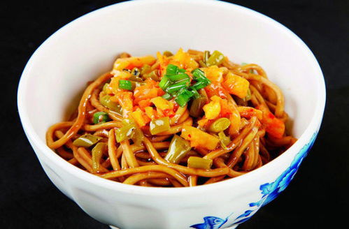 湖北美食热干面推荐一下,湖北热干面的做法及配料窍门