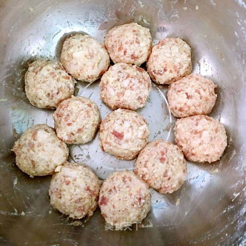 湖北美食大丸子的做法和配料,大丸子做法大全家常