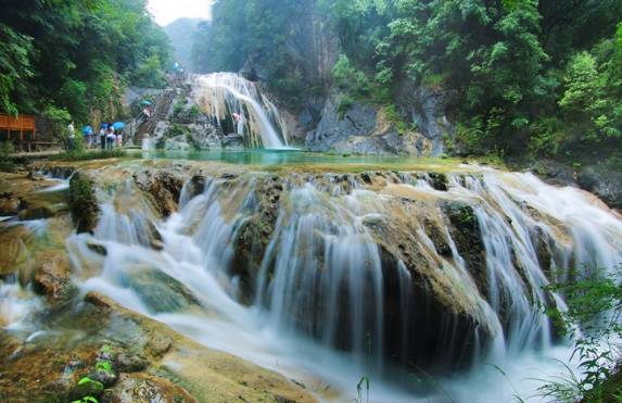湖北旅游免费人多吗,湖北旅游景点免票吗