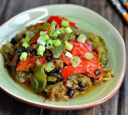 湖北美食菜谱青椒炒瘦肉,湖北美食菜谱青椒炒瘦肉怎么做