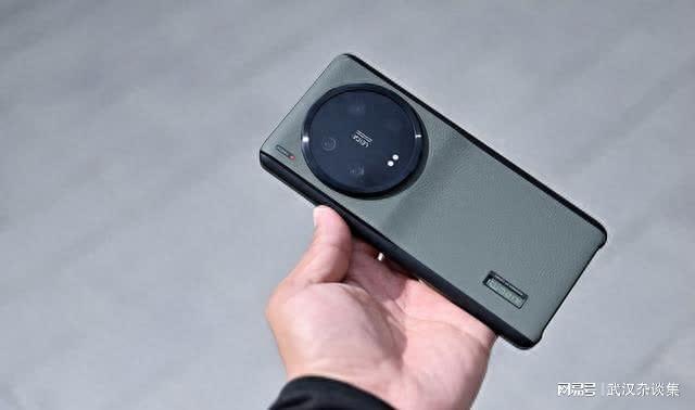 雷军代言华为mate60图,雷军代言照片恶搞