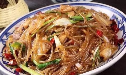 湖北美食牛肉红薯粉面,红薯粉牛肉汤的做法 湖北美食牛肉红薯粉面,红薯粉牛肉汤的做法