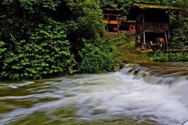 湖北旅游几点去最好,这个季节去湖北哪里旅游最好