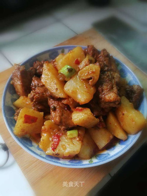 湖北美食小土豆烧排骨怎么做,播放土豆烧排骨的做法