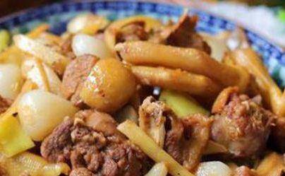 湖北美食小土豆烧排骨怎么做,播放土豆烧排骨的做法