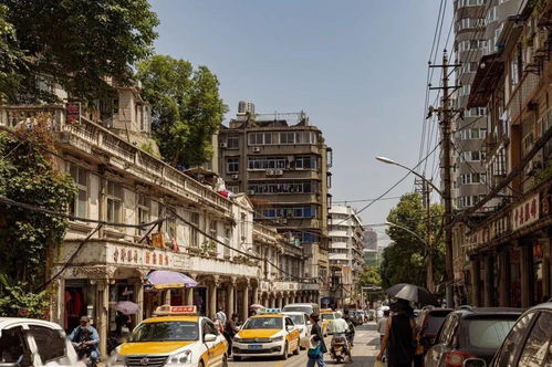 湖北美院附近的美食街,湖北美院对面什么学校