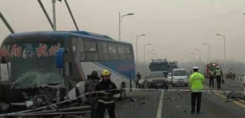 湖北旅游大客车事故,湖北客车坠湖