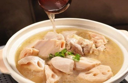 湖北美食莲藕排骨,湖北特色莲藕排骨汤