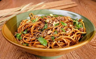 湖北美食吃热面,湖北人爱吃热干面