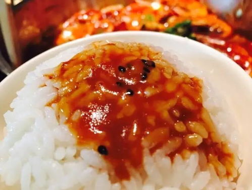 湖北美食熟米开水泡着喝,开水泡的米