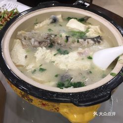 湖北美食鱼头泡饭,湖北美食鱼头泡饭怎么做