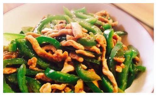 湖北美食青椒炒肉片,湖北青椒肉丝的做法