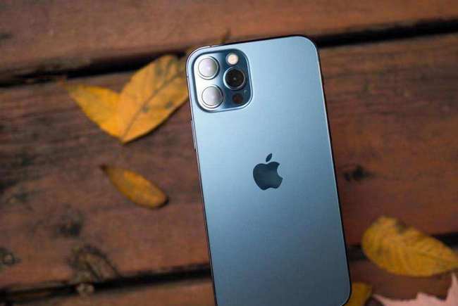 12pm和华为mate60对比,苹果12pm和华为mate40p+对比