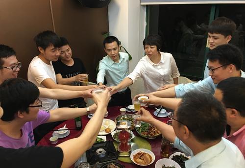 房产同事聚餐文案怎么写