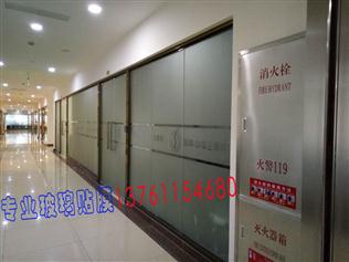 房产项目玻璃贴纸怎么贴