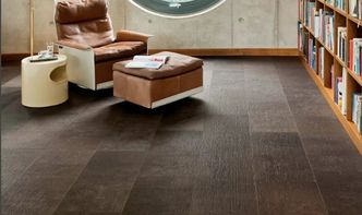 房产达人贴地板怎么贴