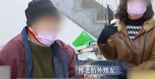 老人霸占房产怎么办