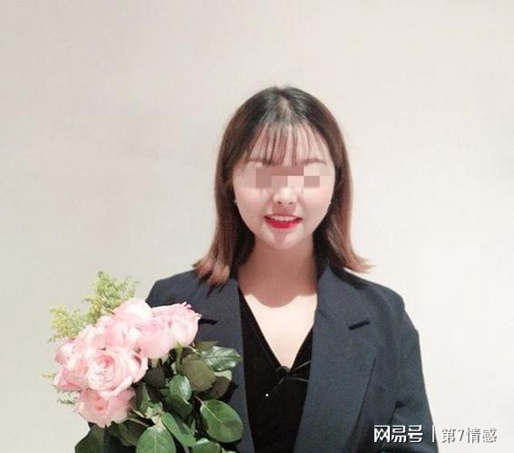 怎么夸房产女销售人员