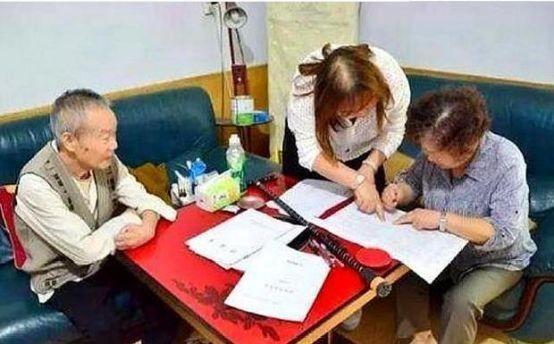 去世母亲名字房产怎么卖