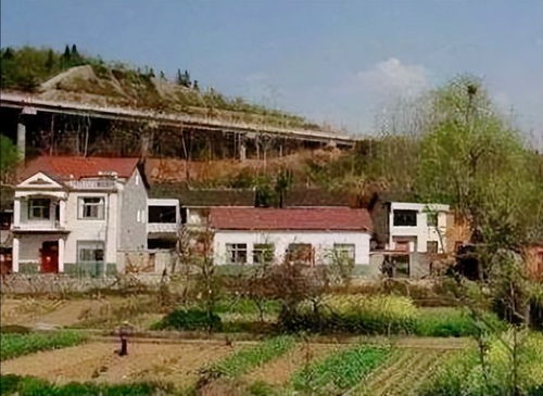 父亲去世房产怎么换名字