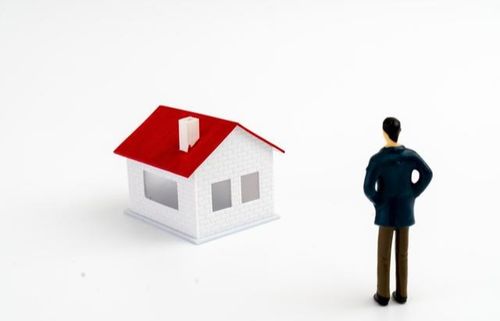 丈夫争夺房产怎么处理的